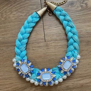 Gorgeous statement necklace!